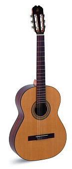 Admira Juanita классическая гитара, орегонская сосна, обечайка и нижняя дека - сапелли